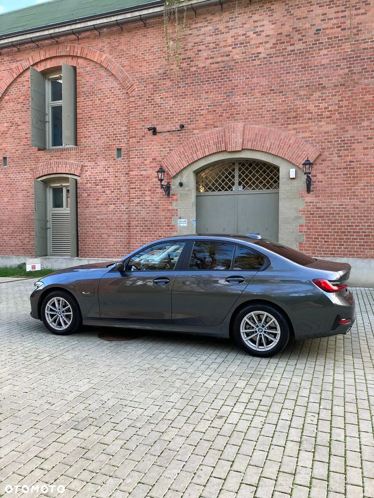 BMW Seria 3 330e Advantage - 2