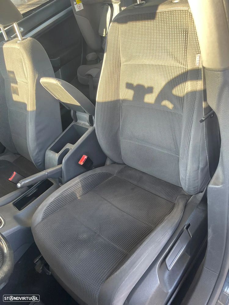 VW Jetta 1.9 TDi BlueM. Confortline - 8