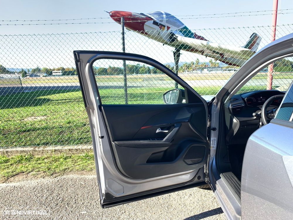 Peugeot 2008 1.2 PureTech Allure - 45