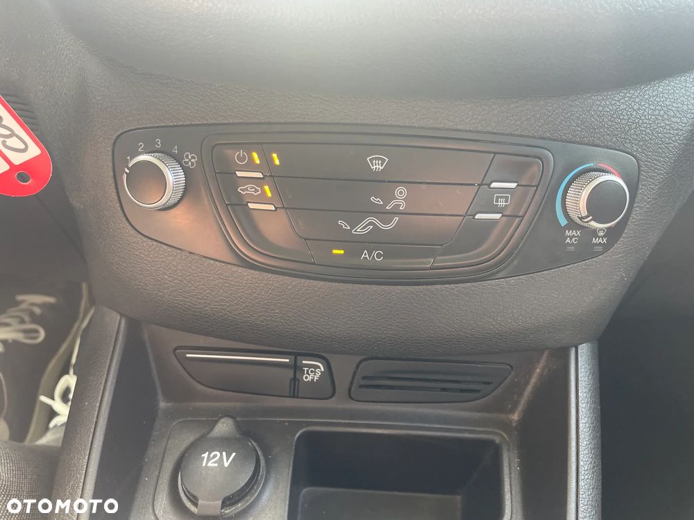 Ford Transit Courier - 10