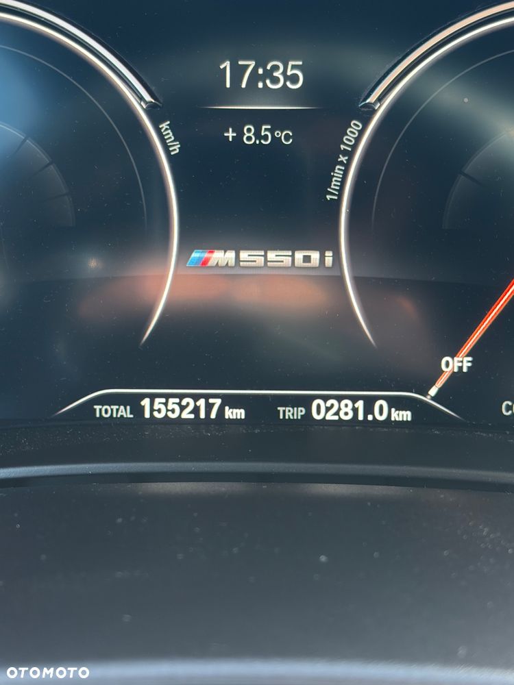 BMW Seria 5 M550i xDrive sport - 23