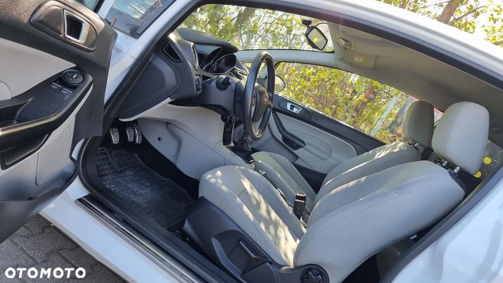 Ford Fiesta 1.5 TDCi Ambiente - 9