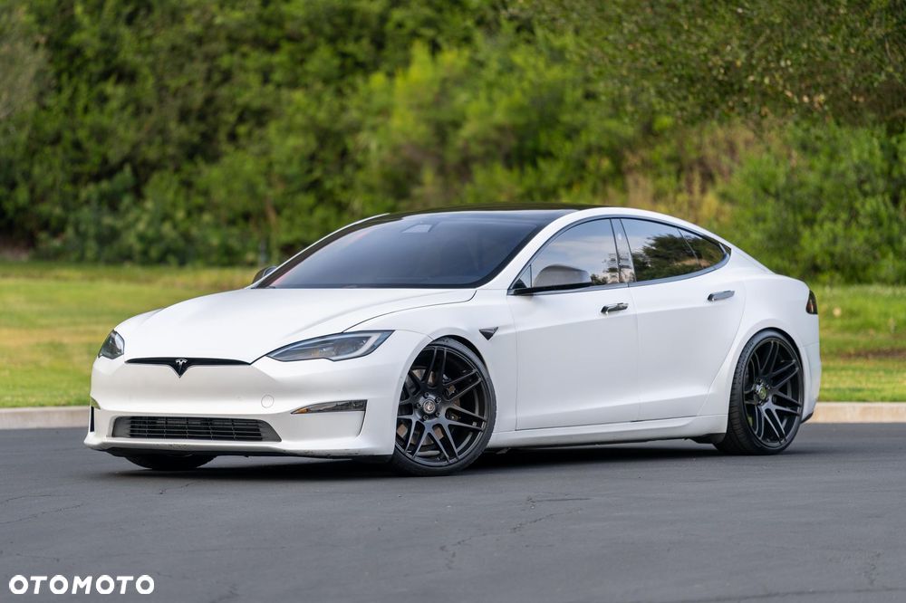Tesla Model S - 4