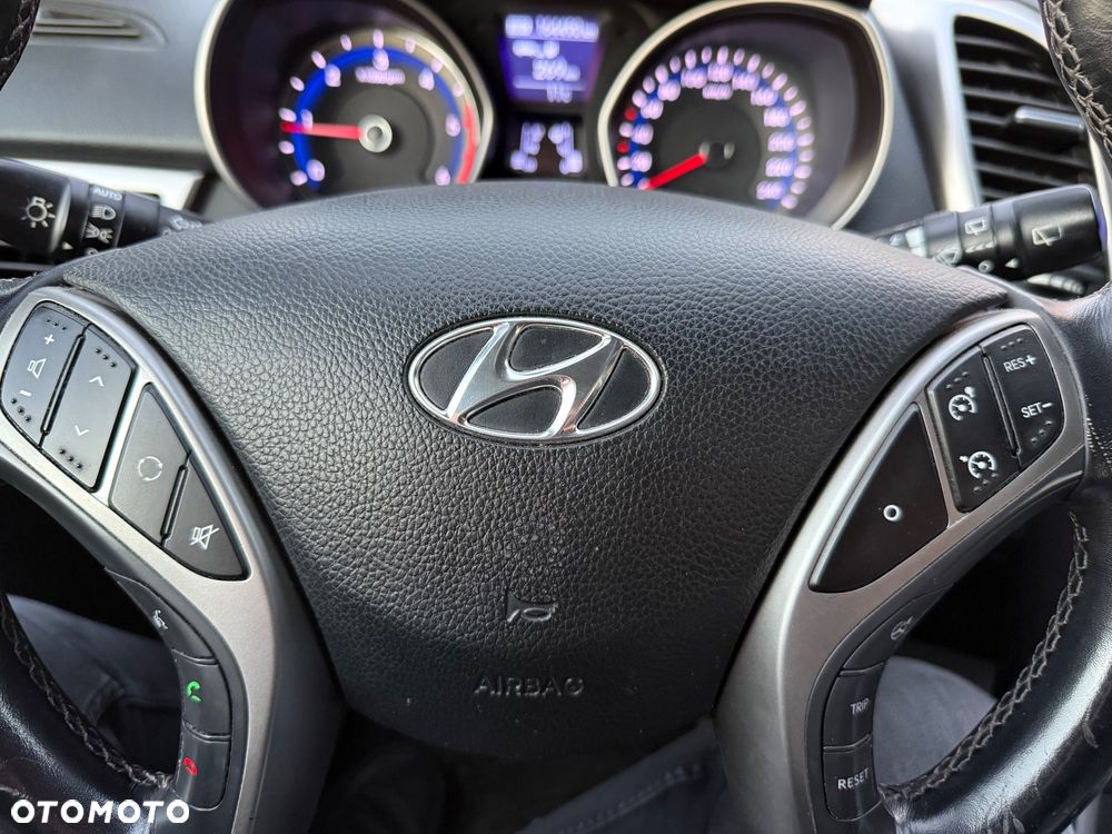 Hyundai i30 1.6 CRDi Classic + - 8