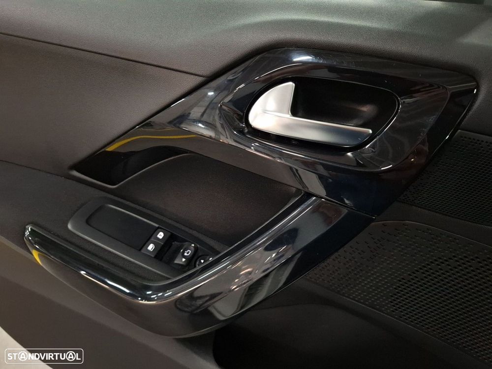 Peugeot 208 1.2 PureTech Signature - 23