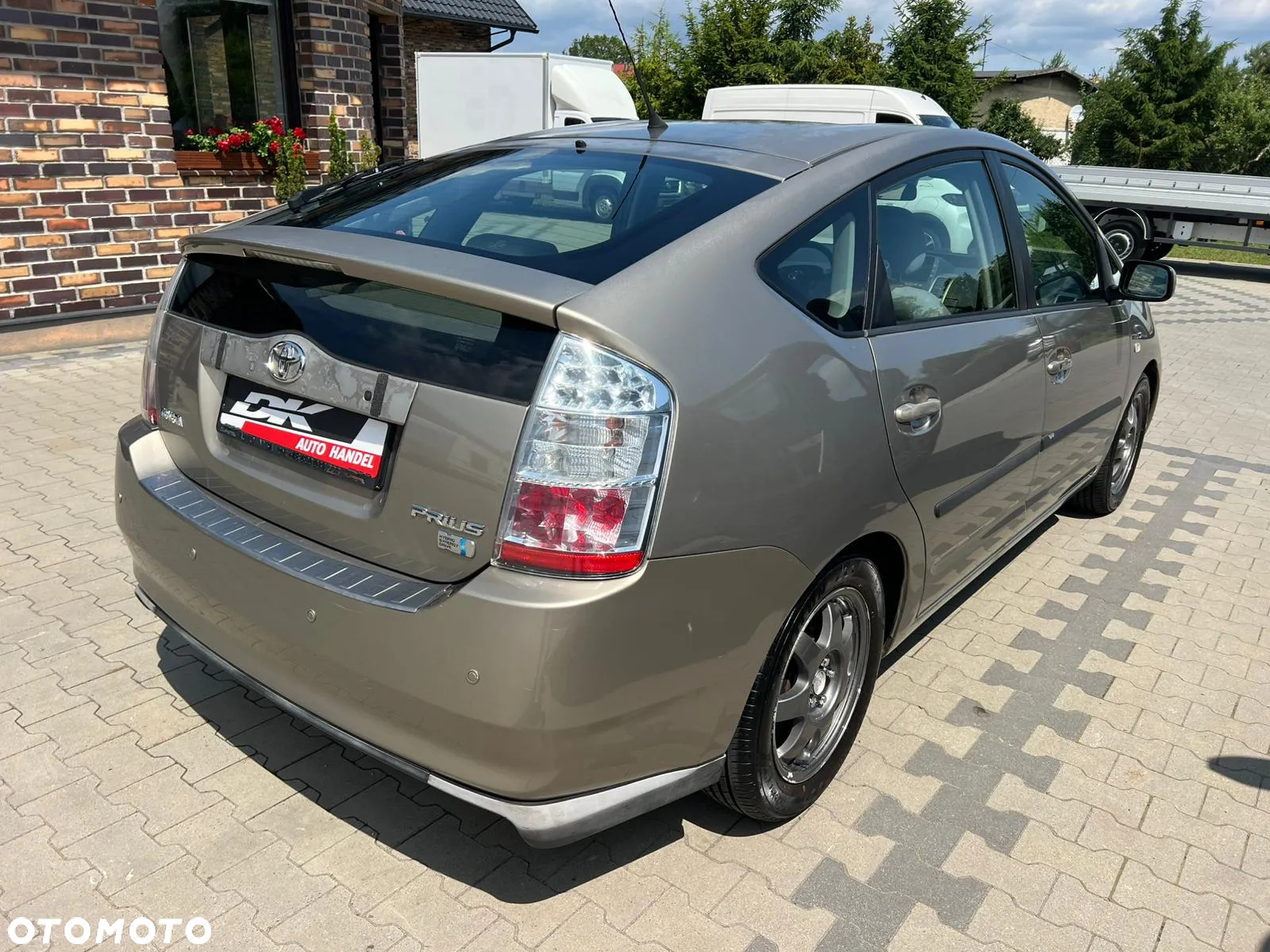 Toyota Prius (Hybrid) - 2