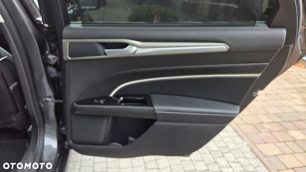 Ford Mondeo 2.0 TDCi STart-Stopp Vignale - 36