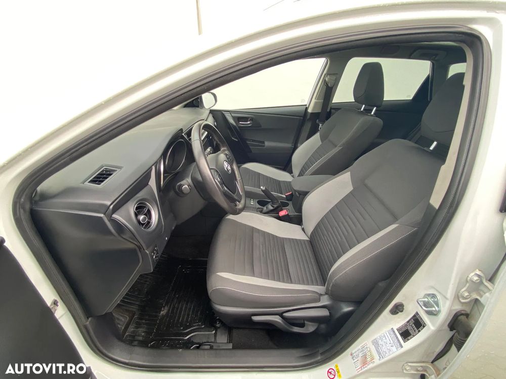 Toyota Auris - 5