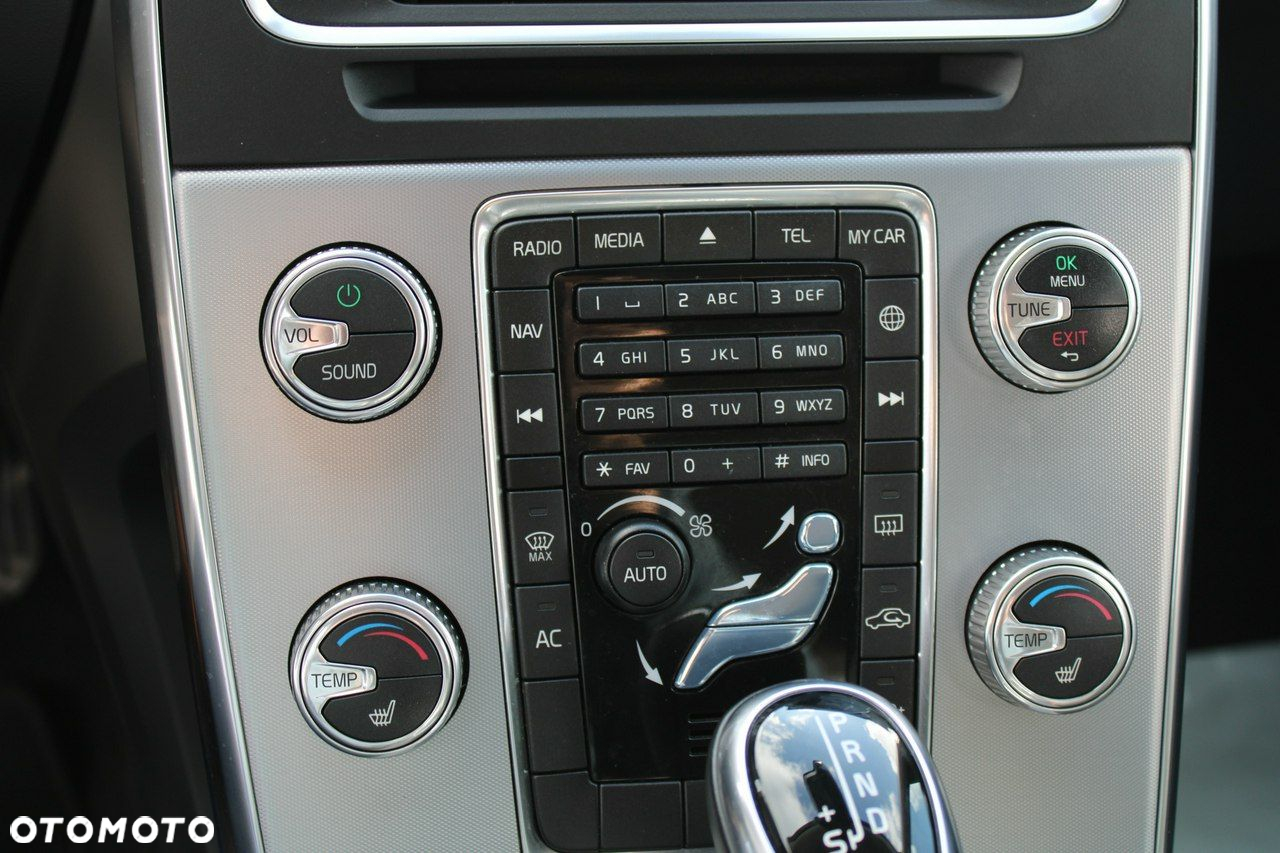 Volvo V60 Cross Country D4 Drive-E Momentum - 25