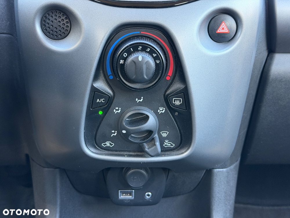 Toyota Aygo x-clusiv - 25