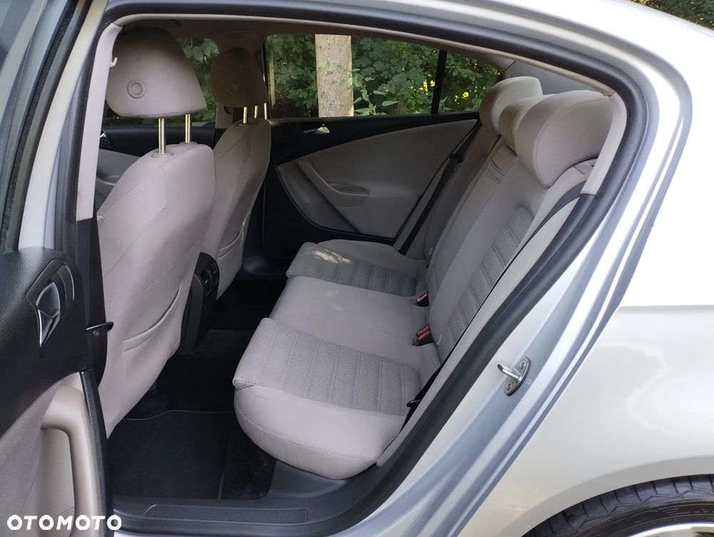 Volkswagen Passat 2.0 TDI DSG Highline - 8