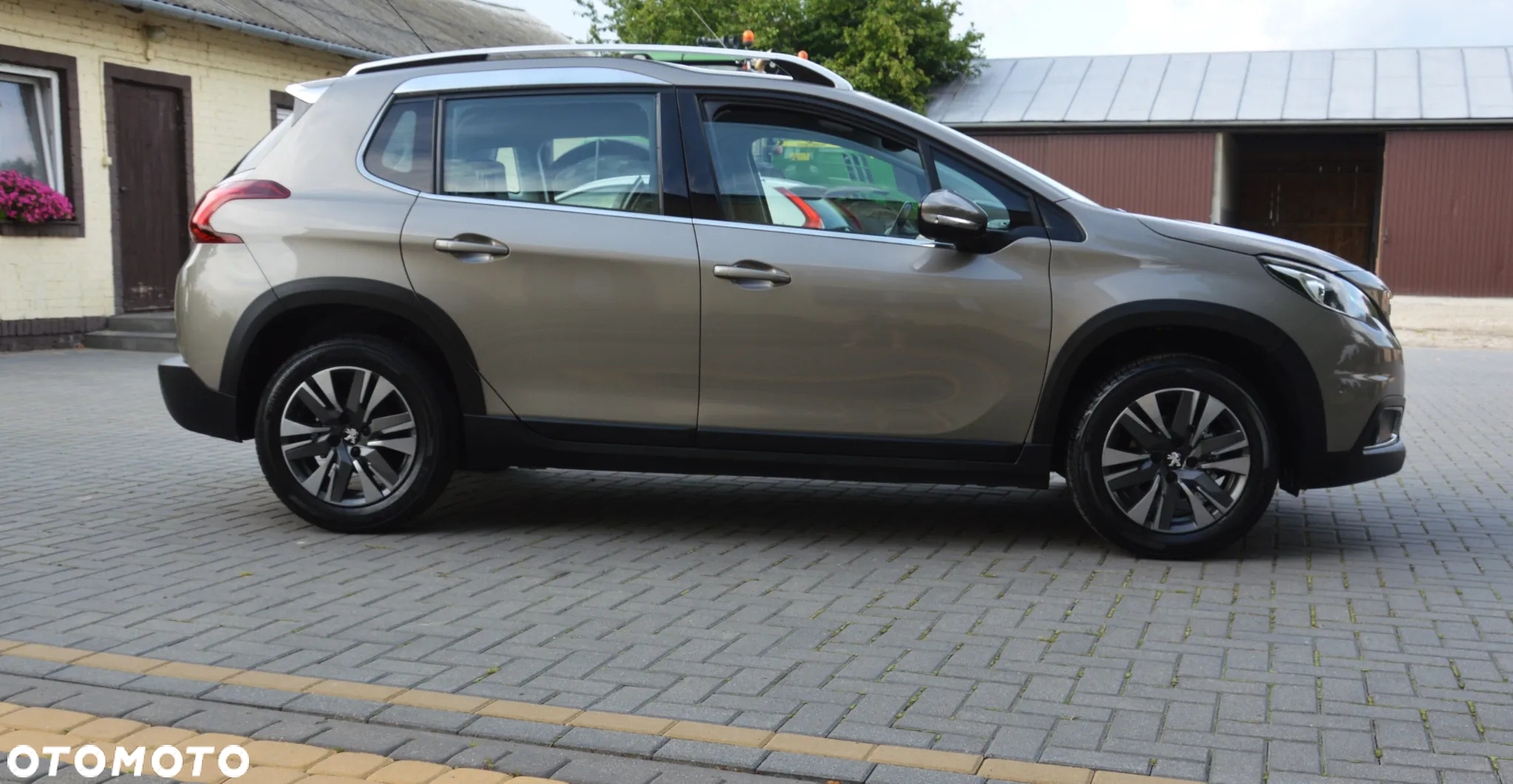 Peugeot 2008 - 9