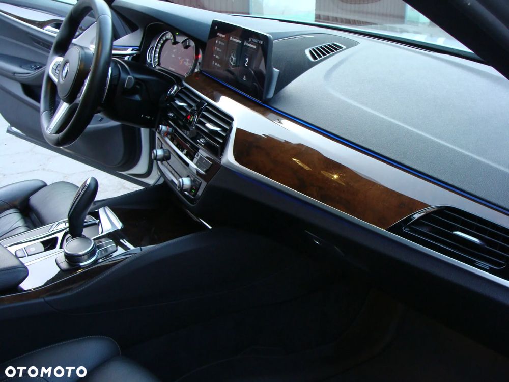 BMW Seria 5 520d xDrive M Sport sport - 30
