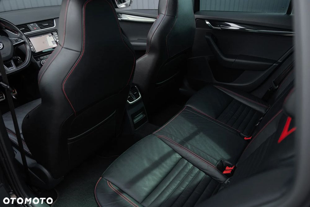 Skoda Octavia 2.0 TDI RS DSG - 30