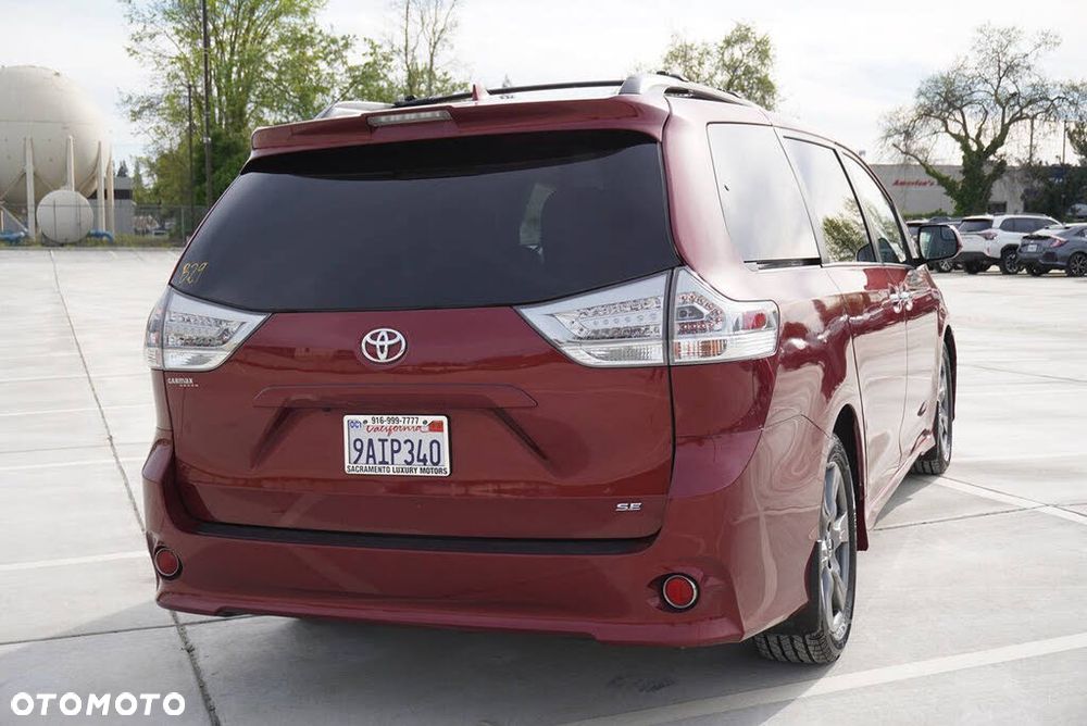 Toyota Sienna - 7
