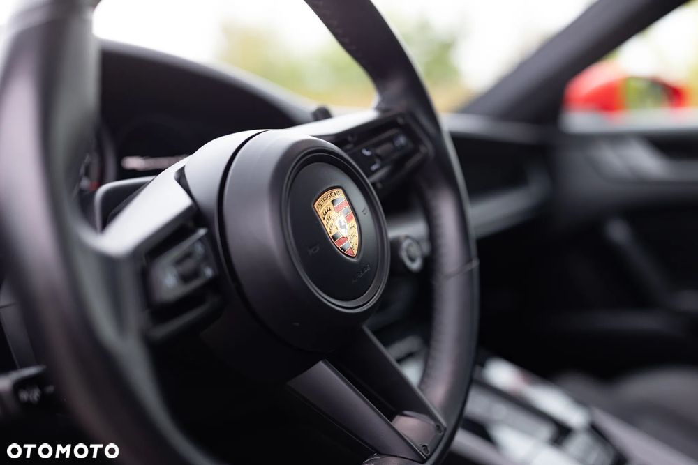 Porsche 911 Carrera 4S - 25