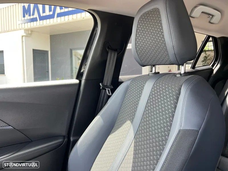 Peugeot 2008 1.2 PureTech Allure - 33