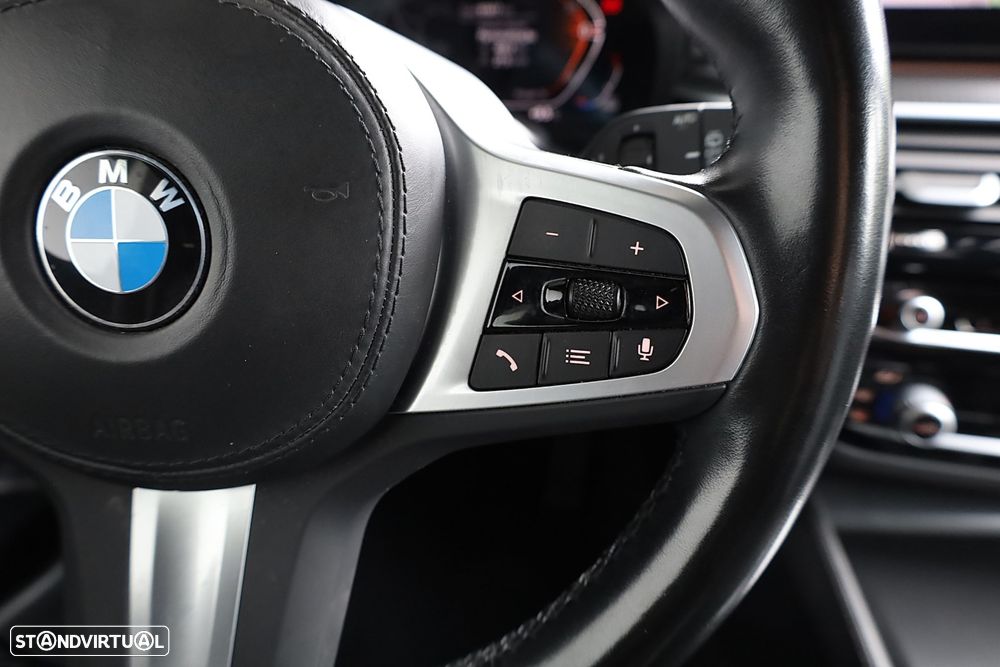 BMW 520 d Pack Desportivo M Auto - 17