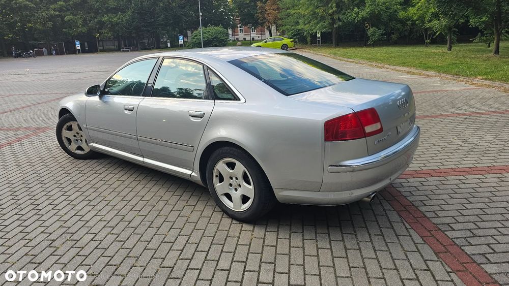 Audi A8 4.2 Quattro - 11
