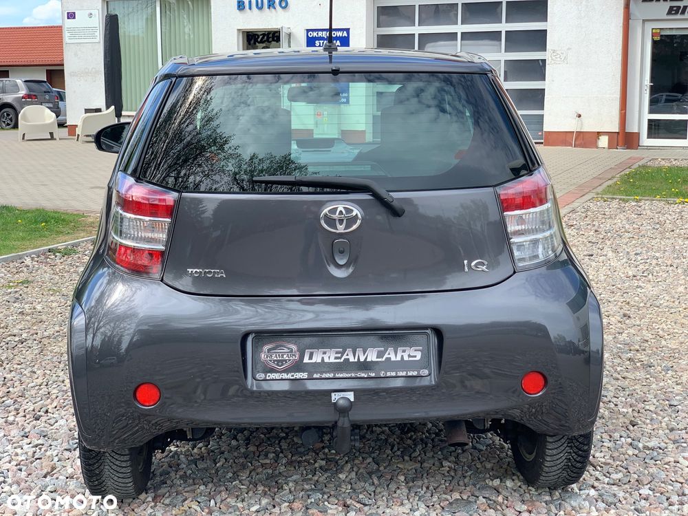 Toyota iQ - 13