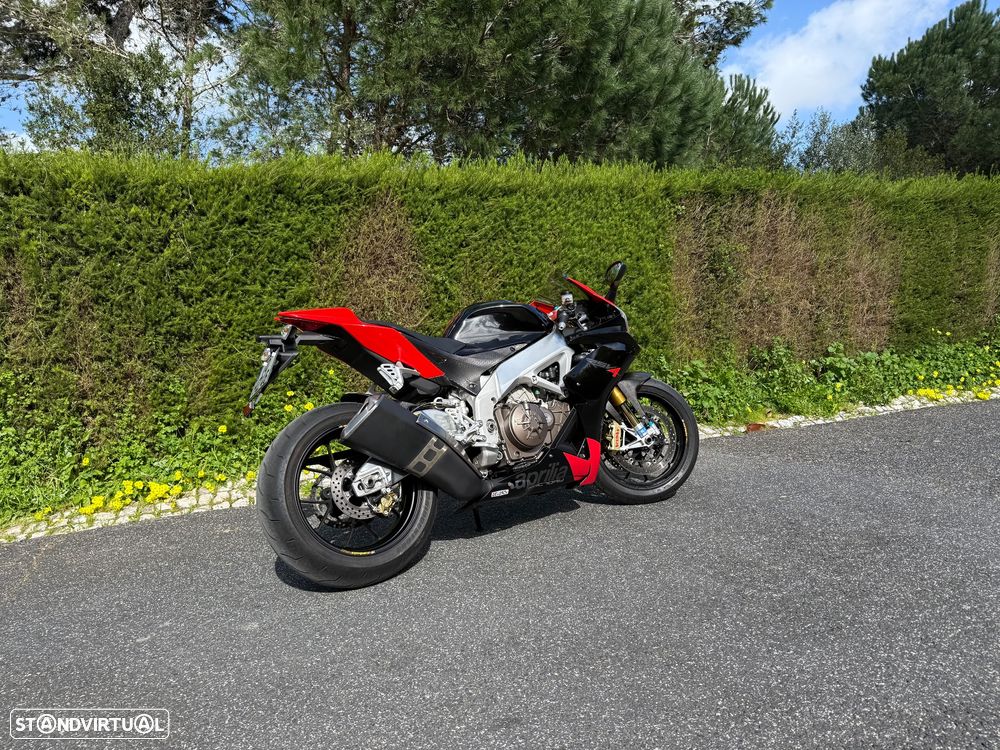 Aprilia RSV 4 Factory - 3