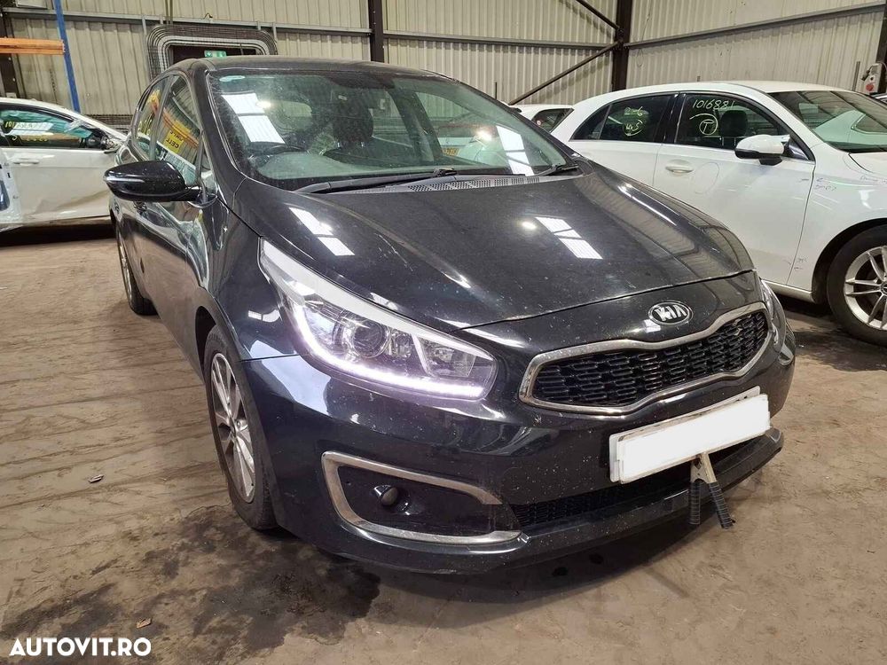 Trager Kia Ceed 2016 Hatchback Negru - 1