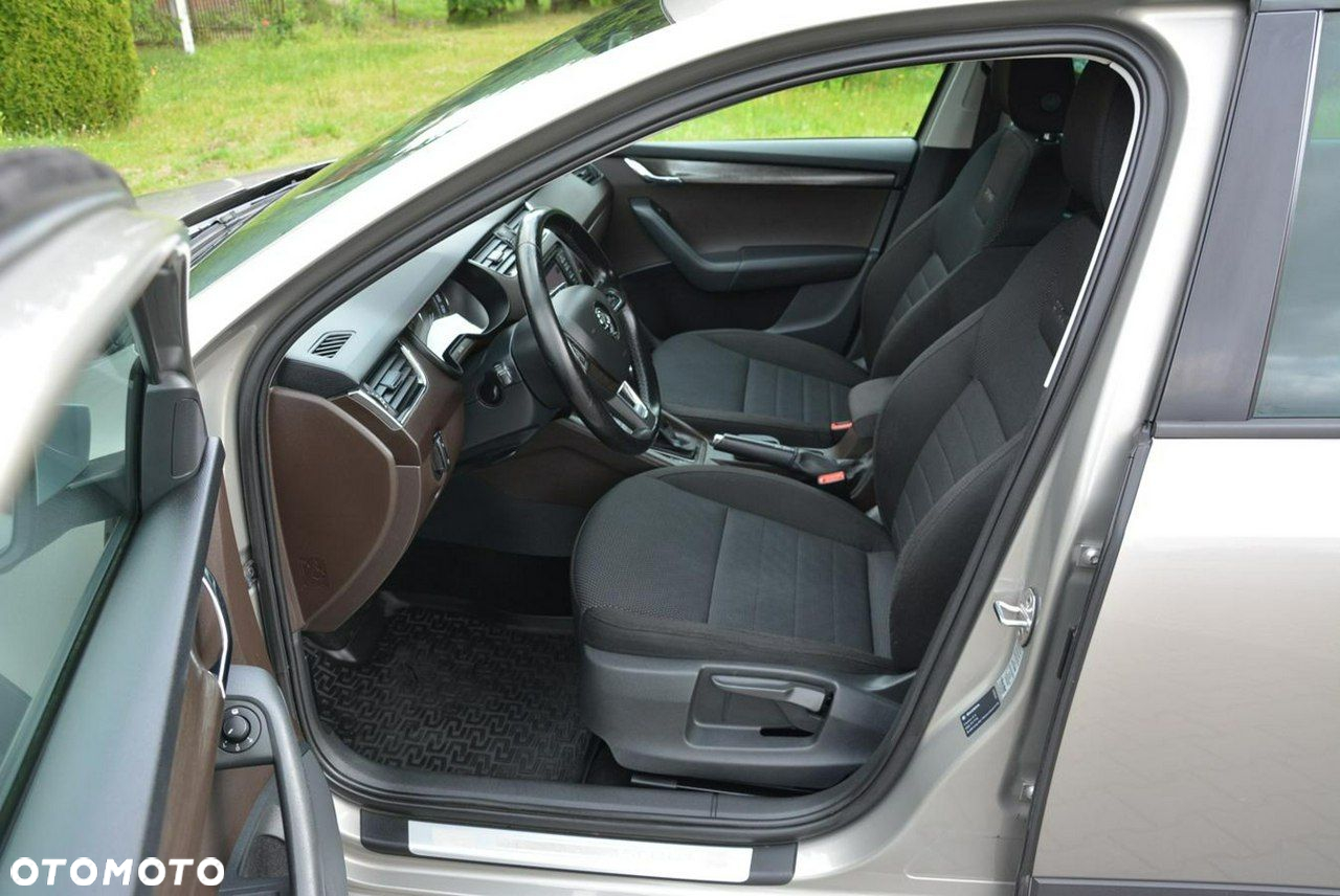 Skoda Octavia Combi 2.0 TDI 4x4 DSG Scout - 20