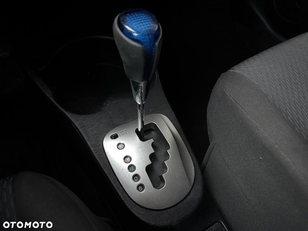 Toyota Yaris Hybrid 100 Premium - 18