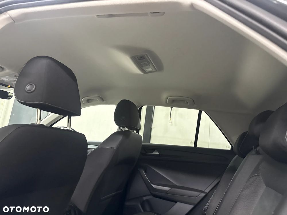 Volkswagen T-Roc - 17