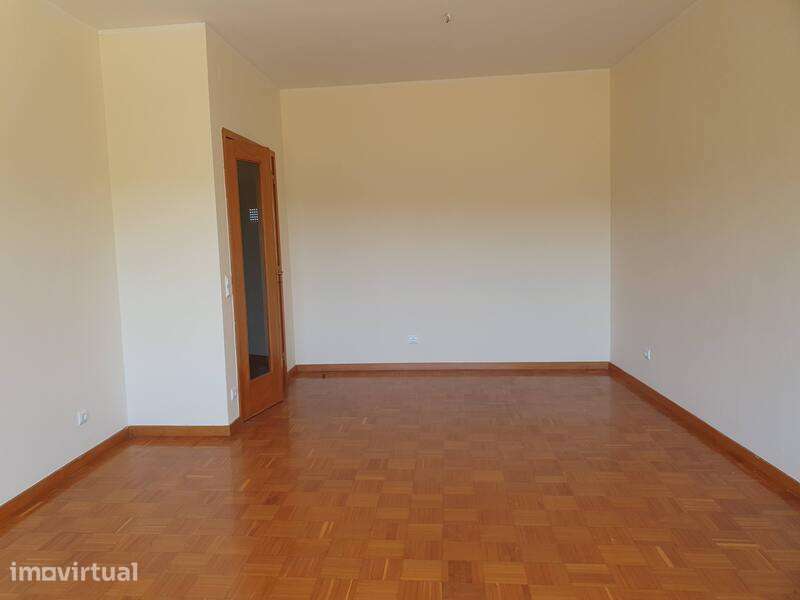 Apartamento T2 em Rio Tinto com 116m² com Varanda - Grande imagem: 4/14