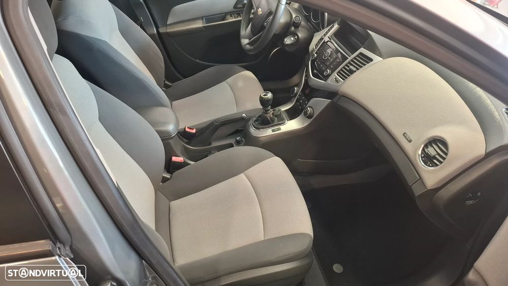 Chevrolet Cruze 1.6 LS - 9