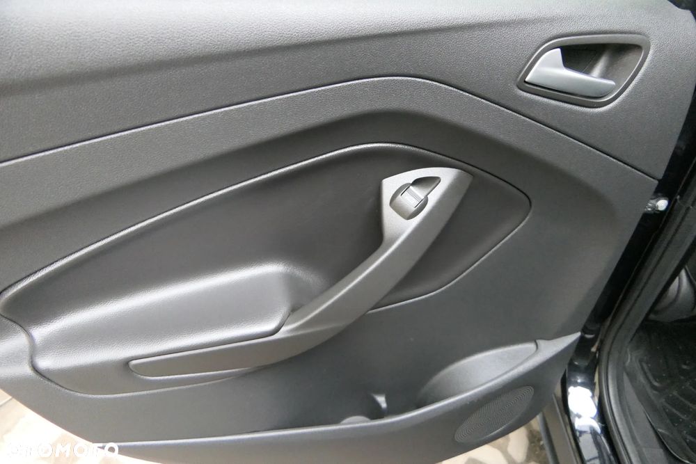 Ford Kuga 2.0 TDCi 2x4 Titanium - 32
