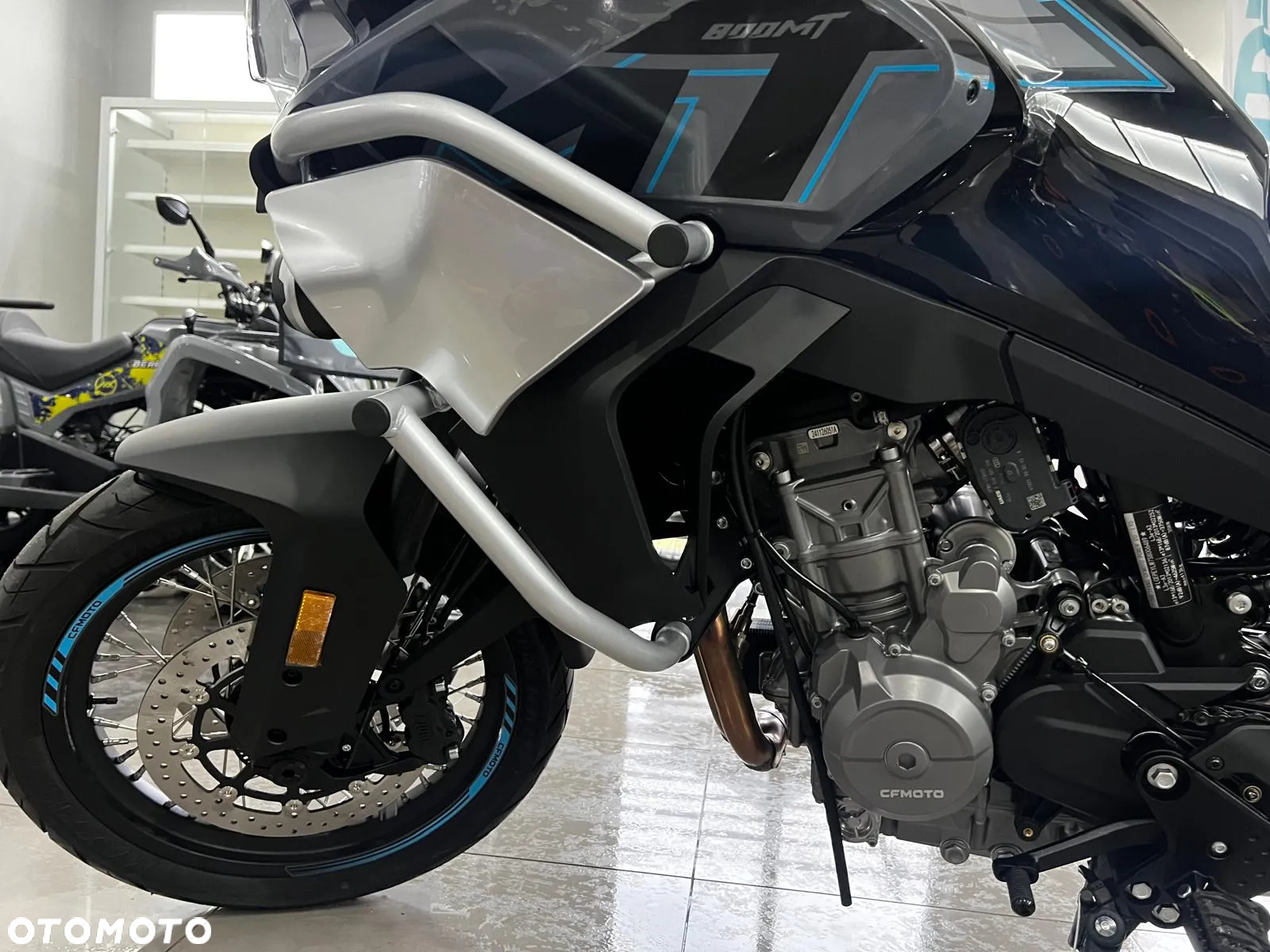 CFMoto MT - 11