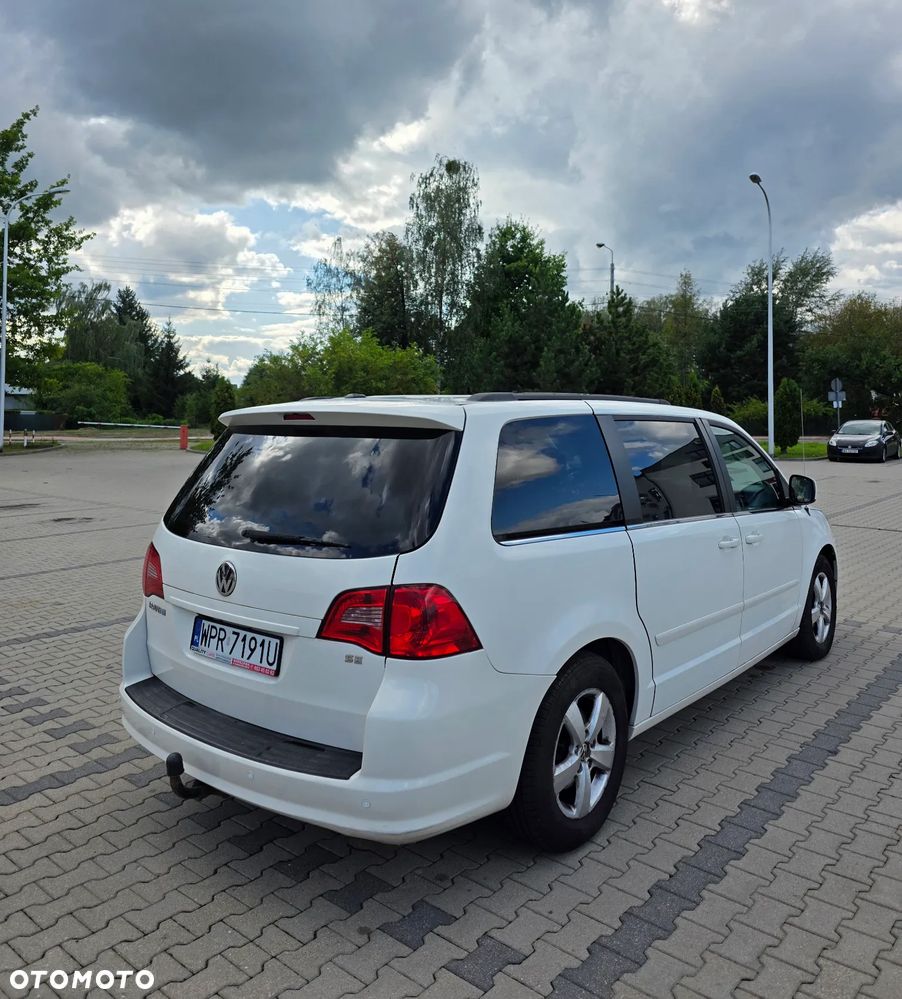 Volkswagen Routan - 8