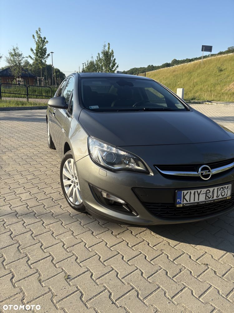 Opel Astra 1.4 T Executive - 7