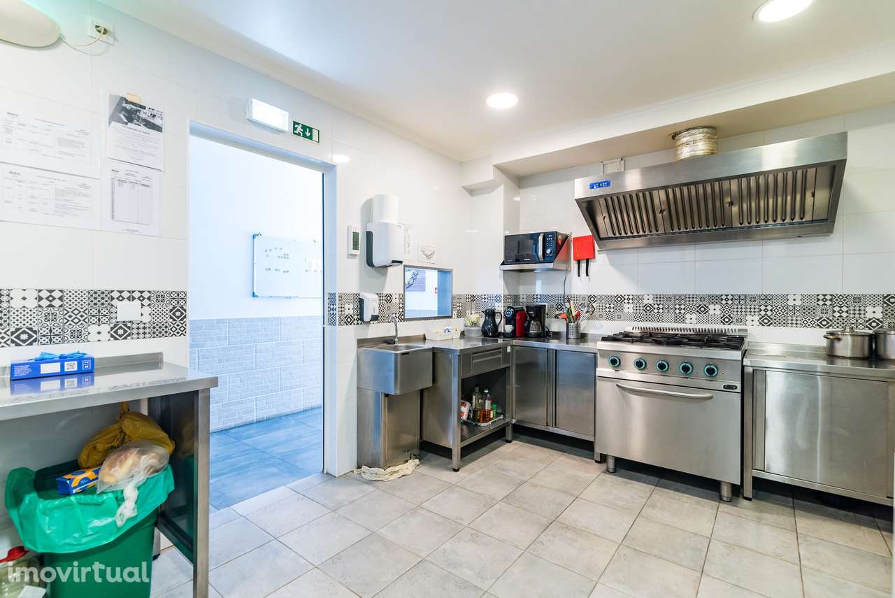 Moradia Espaçosa com Terreno, Vista Desafogada e Excelente Conforto - Grande imagem: 4/23