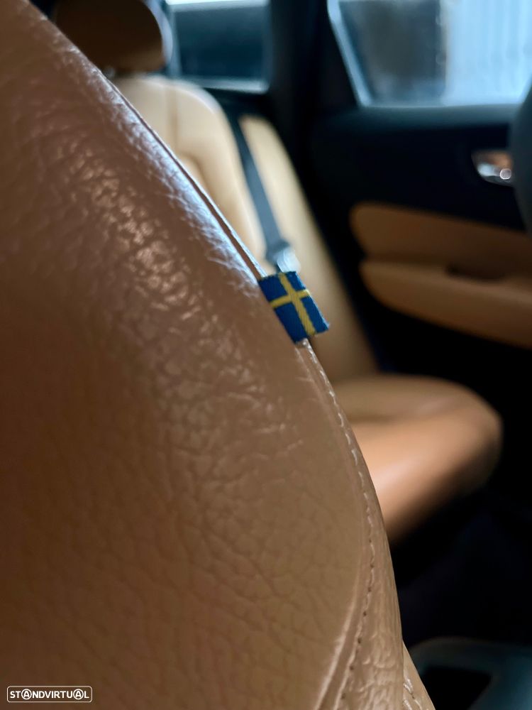 Volvo XC 60 2.0 T8 PHEV Momentum Plus AWD - 27