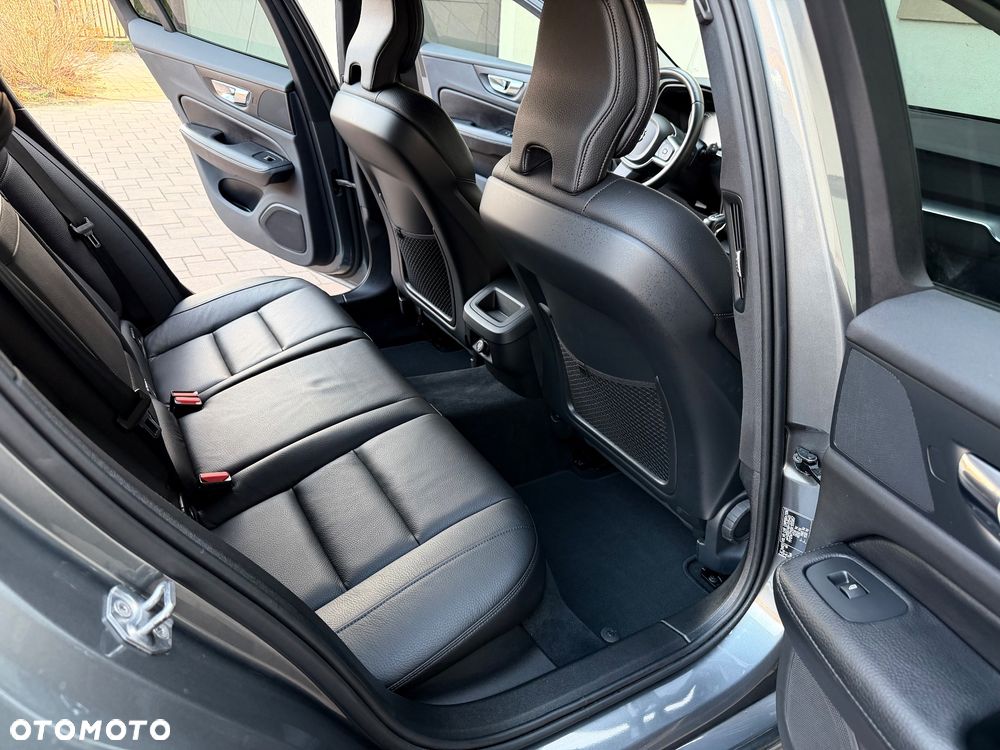 Volvo V60 D3 Momentum - 32