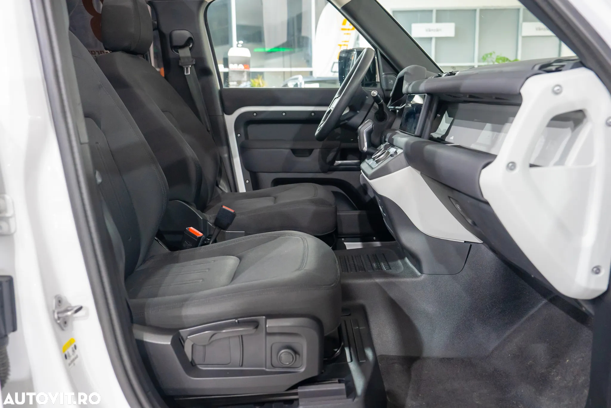 Land Rover Defender 110 3.0D 300 MHEV Hard Top SE - 16