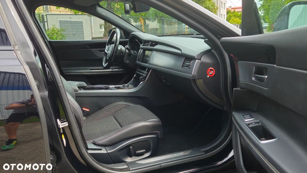 Jaguar XF 2.0 i4D R-Sport - 7