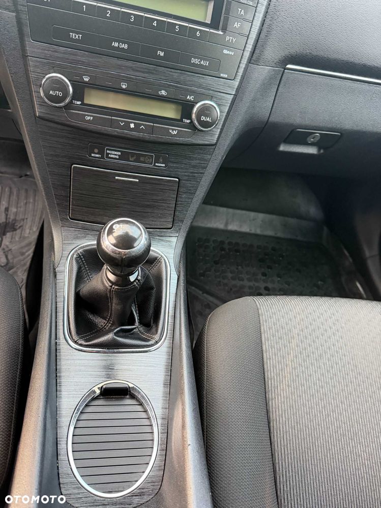 Toyota Avensis - 8
