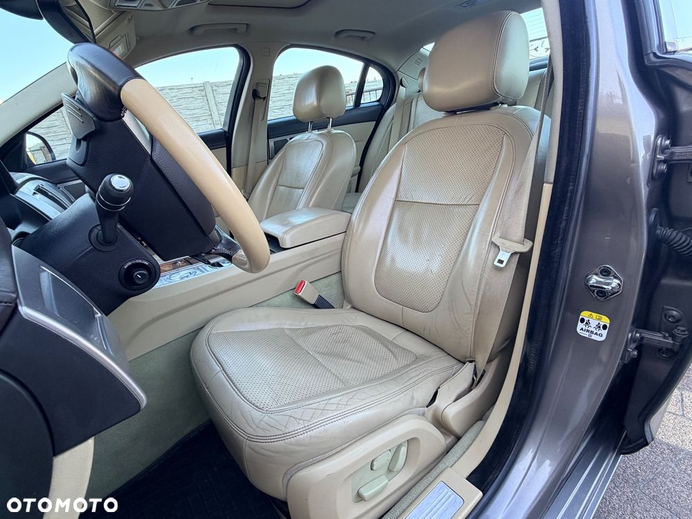Jaguar XF 2.7 V6 Premium Luxury - 32