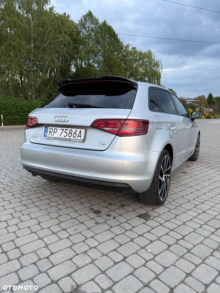 Audi A3 Sportback 1.6 TDI DPF Ambition S tronic - 24