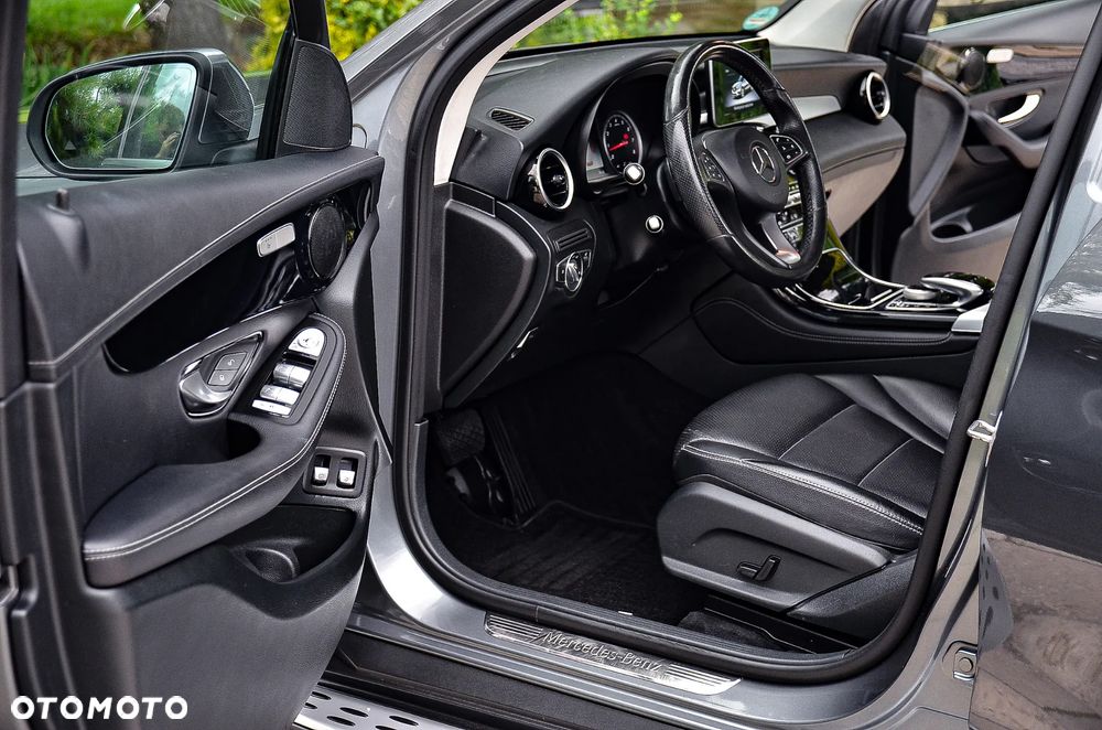 Mercedes-Benz GLC 250 4Matic 9G-TRONIC Exclusive - 25