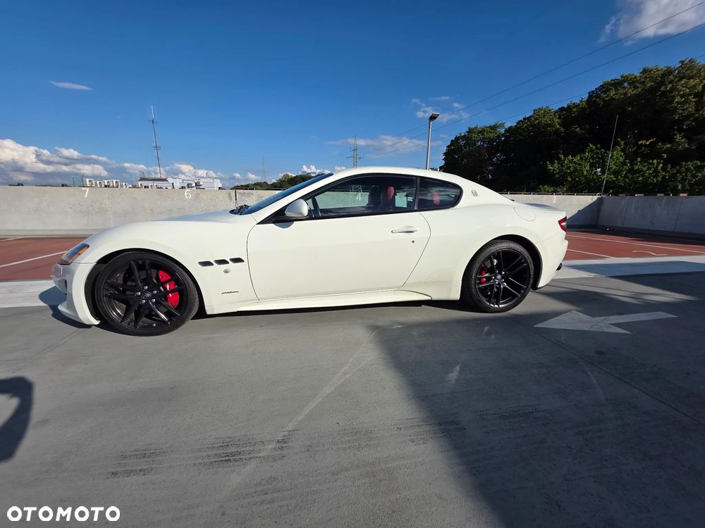 Maserati GranTurismo S Automat - 25