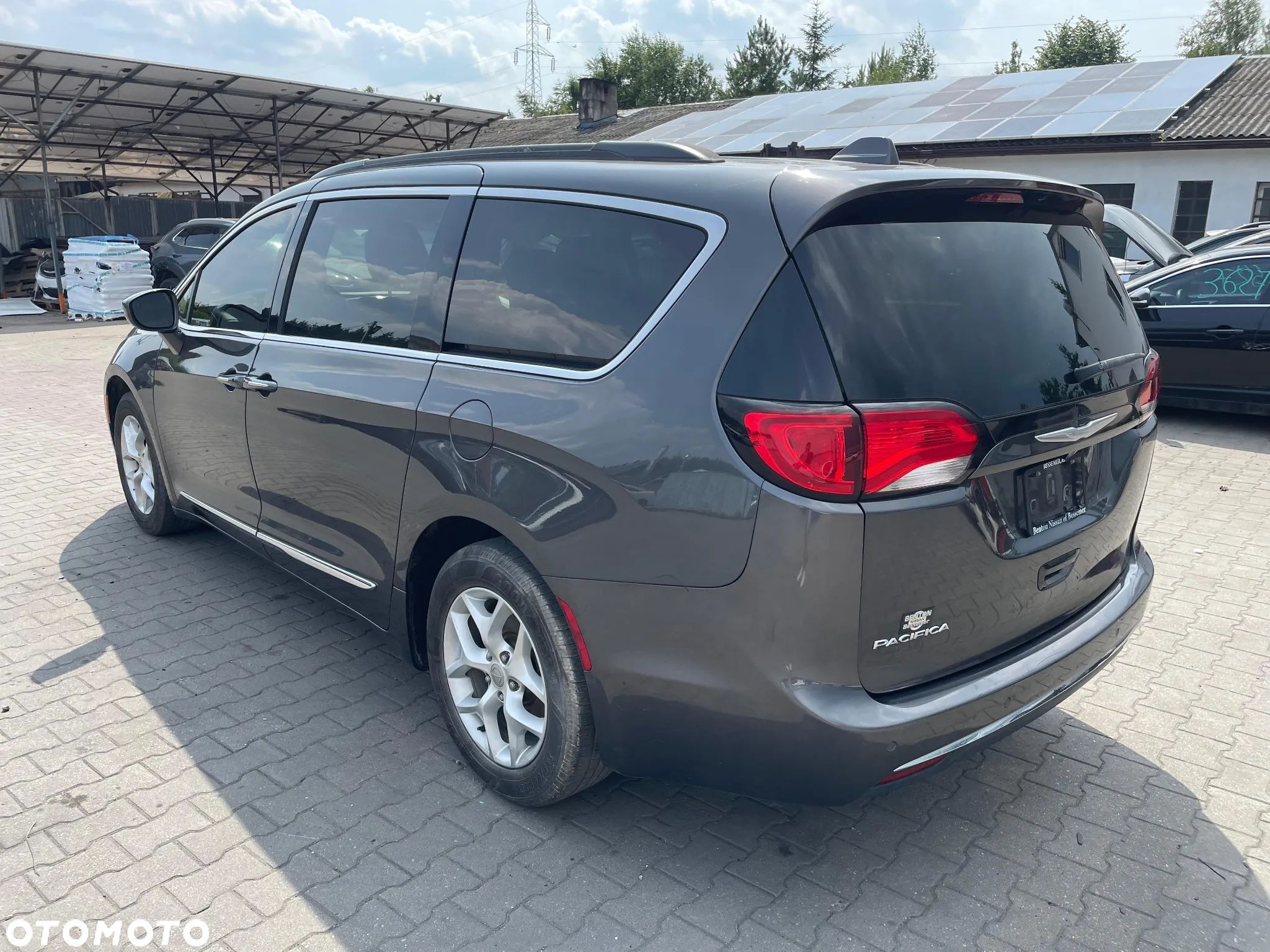 Chrysler Pacifica - 1