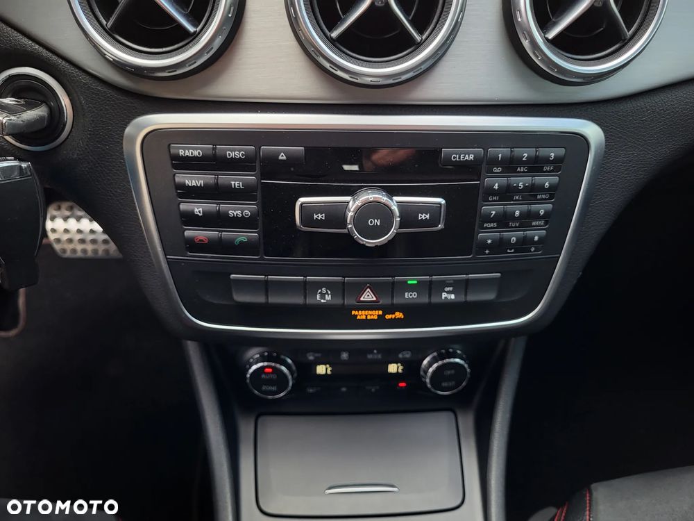 Mercedes-Benz GLA - 32