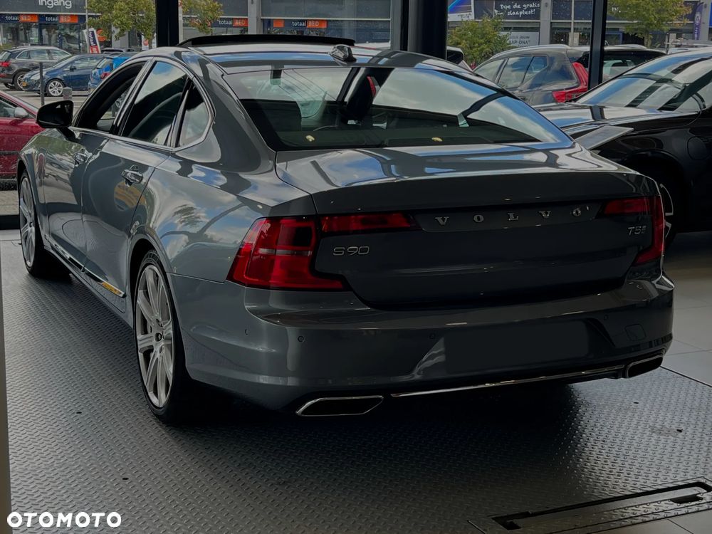 Volvo S90 - 2