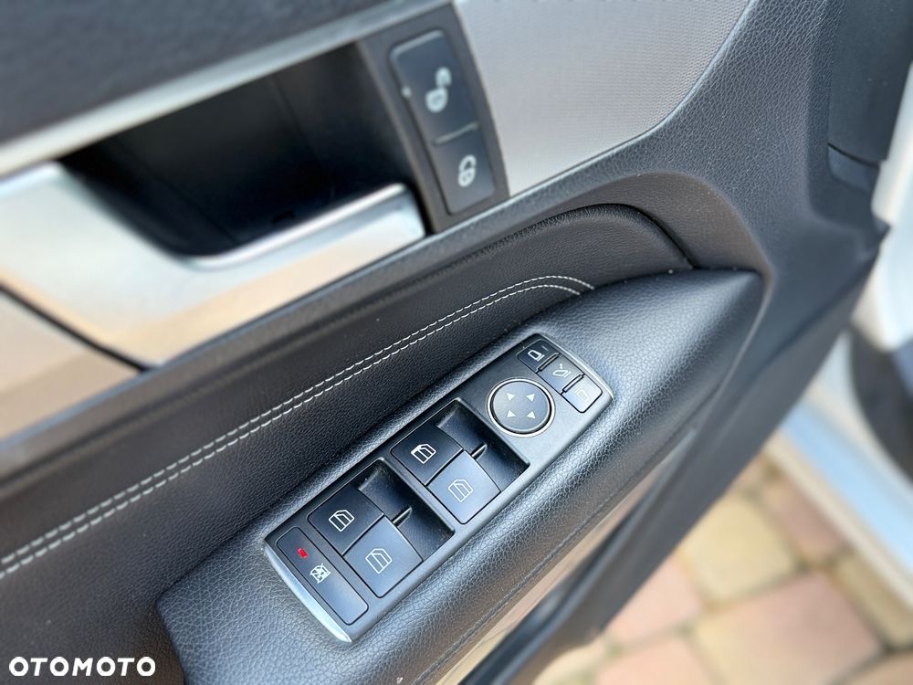 Mercedes-Benz Klasa E 250 7G-TRONIC - 24