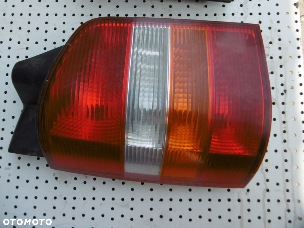 LAMPA TYLNA VW T5 - 2